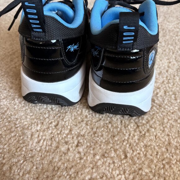 Nike Jordan Max Aura 6 Boys Size 6Y - Picture 2 of 4